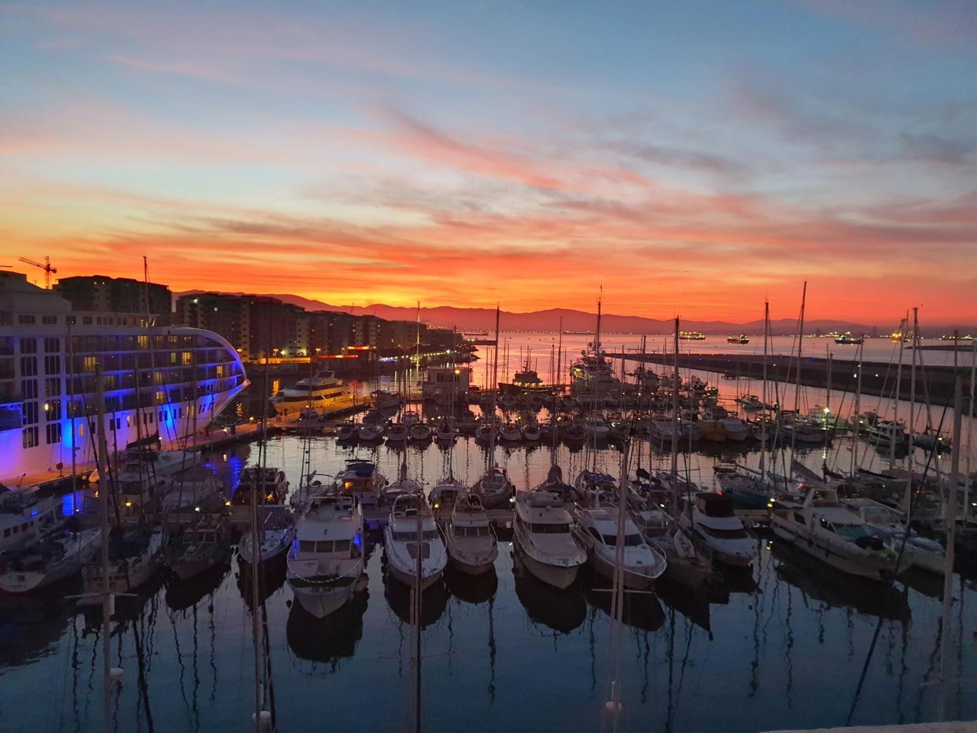 Luxury Yacht Stay "White Dove" Sleeps 6 Gibraltár Kültér fotó